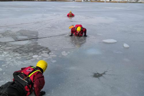 obrázek:Hasiči varují, pozor na zrádný led!