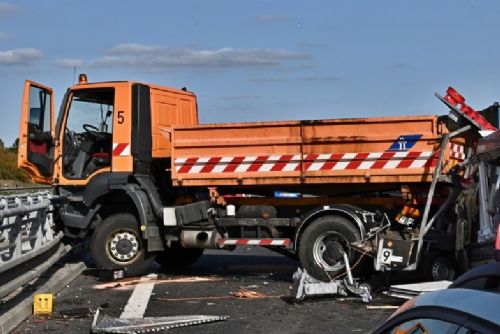 obrázek:Havárie na D5, dodávka narazila do světelné šipky, zasahoval vrtulník