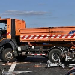 Havárie na D5, dodávka narazila do světelné šipky, zasahoval vrtulník