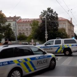 Husovo náměstí v Plzni uzavřeno kvůli podezření nálezu bomby
