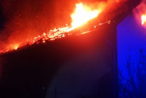 obrázek:Po požáru v Pocinovicích nalezli hasiči ohořelé tělo