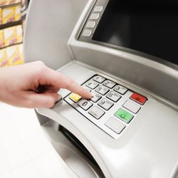 Žena ve Stříbře našla obálku z 96 tisíci