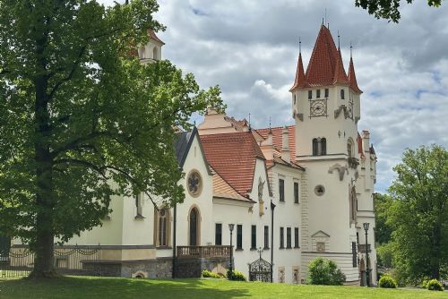 obrázek:Pohádkový zámek Žinkovy láká návštěvníky na unikátní prohlídky