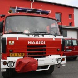 Hasiči v Plzni při jízdě k zásahu ve čtvrtek srazili chodce, ten zemřel