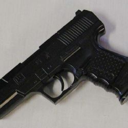 V Kralovicích přepadl lupič s pistolí benzinku