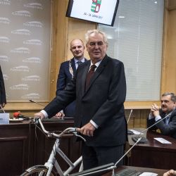 Prezident Zeman dostal v Plzni kolo Favorit, ve středu míří na Tachovsko