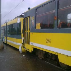 Policisté hledají ženu, kterou chtěli okrást na zastávce tramvaje