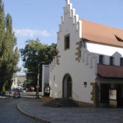 Masné krámy ve středu vystavují Korunování Panny Marie