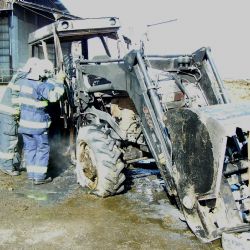 V Životicích hořel traktor, škoda 300 tisíc korun