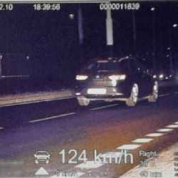 19letý řidič se proháněl městem 124km rychlostí