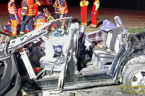 obrázek:Mladík na Plzeňsku narazil do stromu, vážně zranil spolujezdce