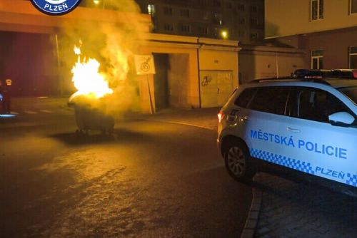 obrázek:Noční požár kontejneru na Slovanech. Náhoda, nebo pokračující žhářské útoky?