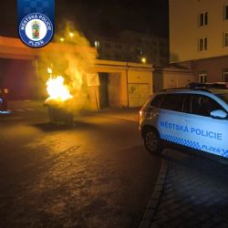 Noční požár kontejneru na Slovanech. Náhoda, nebo pokračující žhářské útoky?