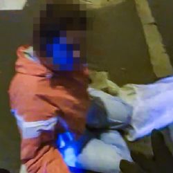 O vlásek unikla tragédii - dívka usnula uprostřed tramvajového pásu