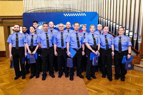 obrázek:Plzeň má 14 nových strážníků