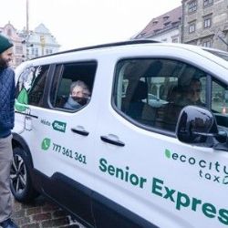 Plzeň zlevňuje Senior Expres, nově za 50 Kč s EcoCity TAXI