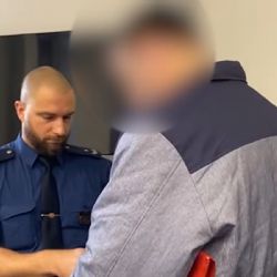 Recidivista opět před soudem - obviněn z týrání manželky