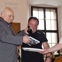 VE STŘÍBŘE KŘTILI SRDCOVÉ ESO