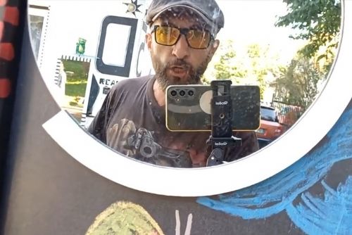 obrázek:Bůh Šašek odsouzen - má zakázané online aktivity