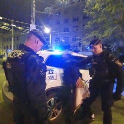 Incident u kruhového objezdu - agresivní muž skončil na záchytce