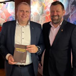 Nová příručka kriminalistiky pro právníky z Plzně