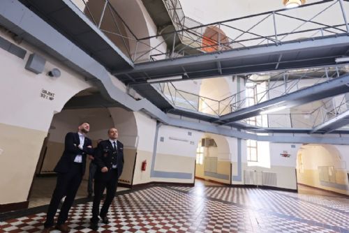 obrázek:Novela zákona propustila konopné vězně a neplatiče výživného