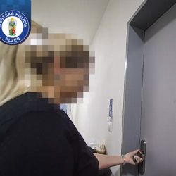 Odskočila si od plotny bez klíčů