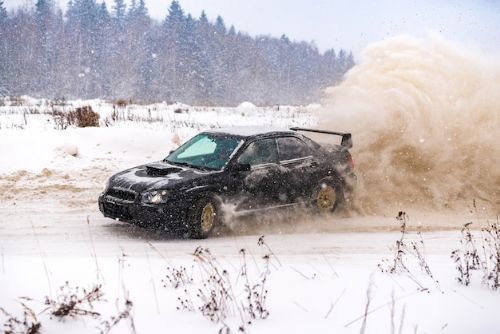 obrázek:Zimní driftování je přestupek, pozor na vysoké pokuty