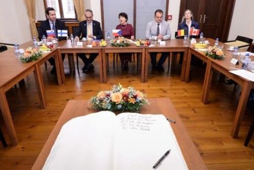 obrázek:Diplomaté objevují Plzeň - kultura, pivo a průmysl v centru pozornosti