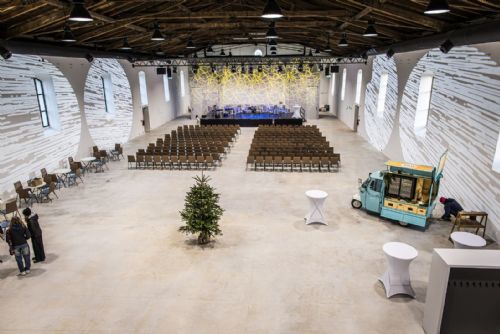 obrázek:Dragounská jízdárna v Dobřanech se proměnila na kulturní centrum