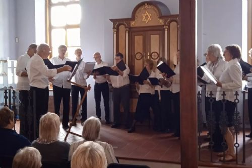 obrázek:Koncert pěveckého sboru Tulipan včele s dirigentem Victorem Mullerem