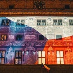 Plzeň slaví 17. listopad spojením umění a generací na akci REFLEXE