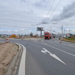 Rekonstrukce křižovatky U Makra v Plzni se zpozdí až do konce září