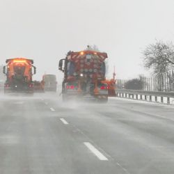 Plzeňsko zažilo ranní sněhový kolaps, D5 paralyzována hodiny