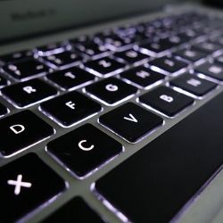 Slibovali investice, chtěli přitom muže z Rokycanska obrat o milion a půl