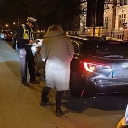 Dopravní kontroly v Plzni odhalily přestupky a nevyhovující taxi vozidlo