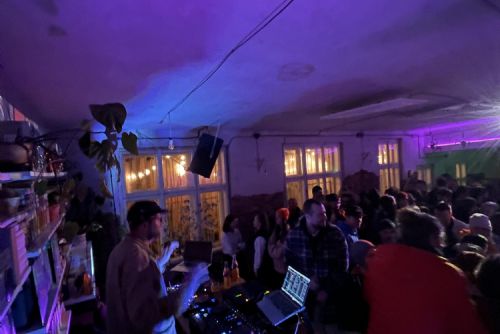 obrázek:Pestrý Tuk Tuk Market v Plzni - jídlo, dárky a hudba