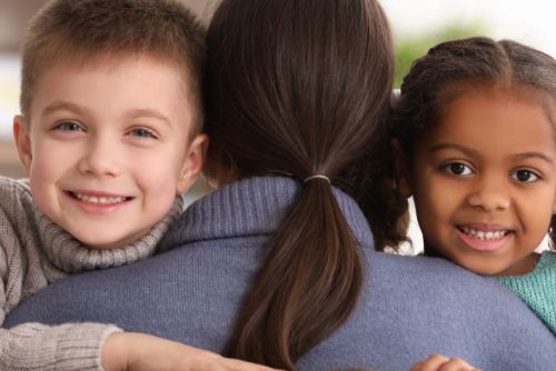 obrázek:Plzeňský kraj posiluje pěstounství novým portálem pestujbudoucnost.cz