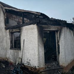 Požár domku ve Zbirohu na Rokycansku - milionová škoda a zraněný muž