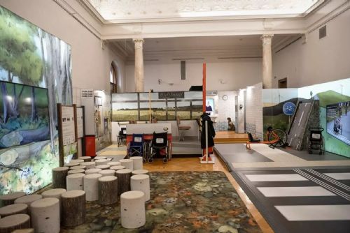 obrázek:Výstava Lidé odvedle přináší pohled na život s hendikepem