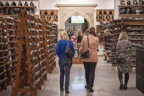 obrázek:Západočeské muzeum odhaluje zrekonstruovanou městskou zbrojnici se vzácnými zbraněmi