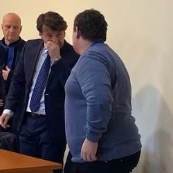 Zneužívaná dívka dostala pokutu za ignorování soudu